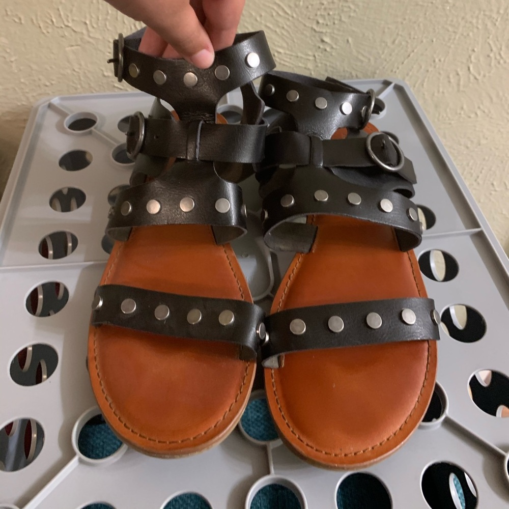 Black leather American Eagle sandals